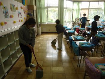 1年生の教室の掃除