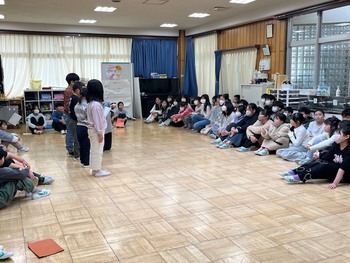 �Ȃ̂͂Ȋw���̌𗬉�