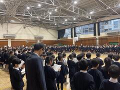 ���y����