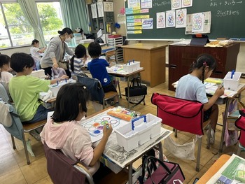 一年生の絵の具の学習
